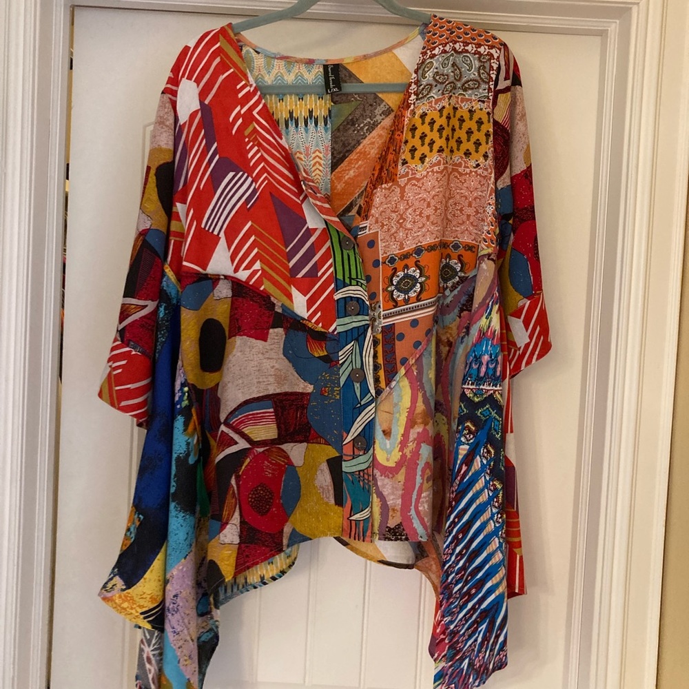 Ladies colorful top, size L-XL, missing top button, but otherwise good condition